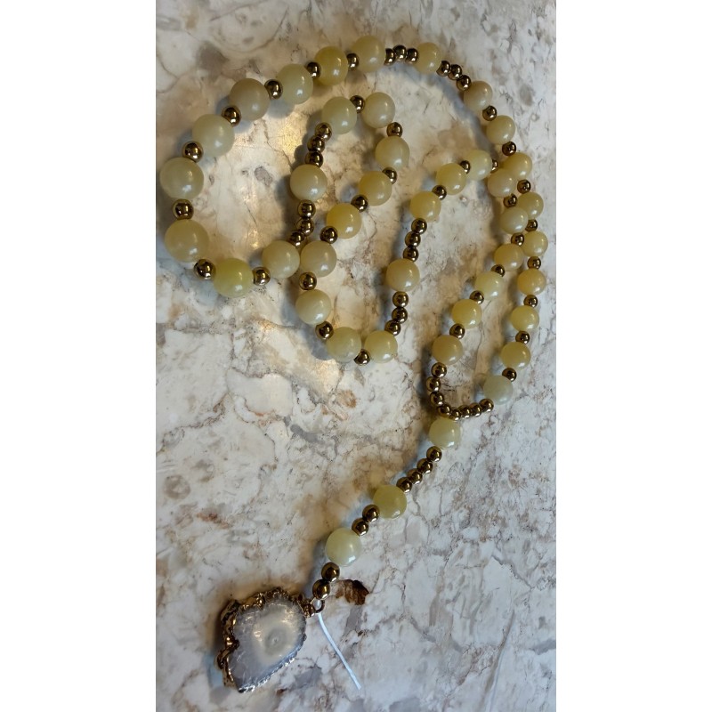 Naszyjnik z nefrytu bursztynowego z agatem zawieszka