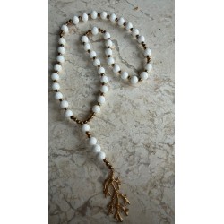 Naszyjnik z agatu z zawieszka galazki korala