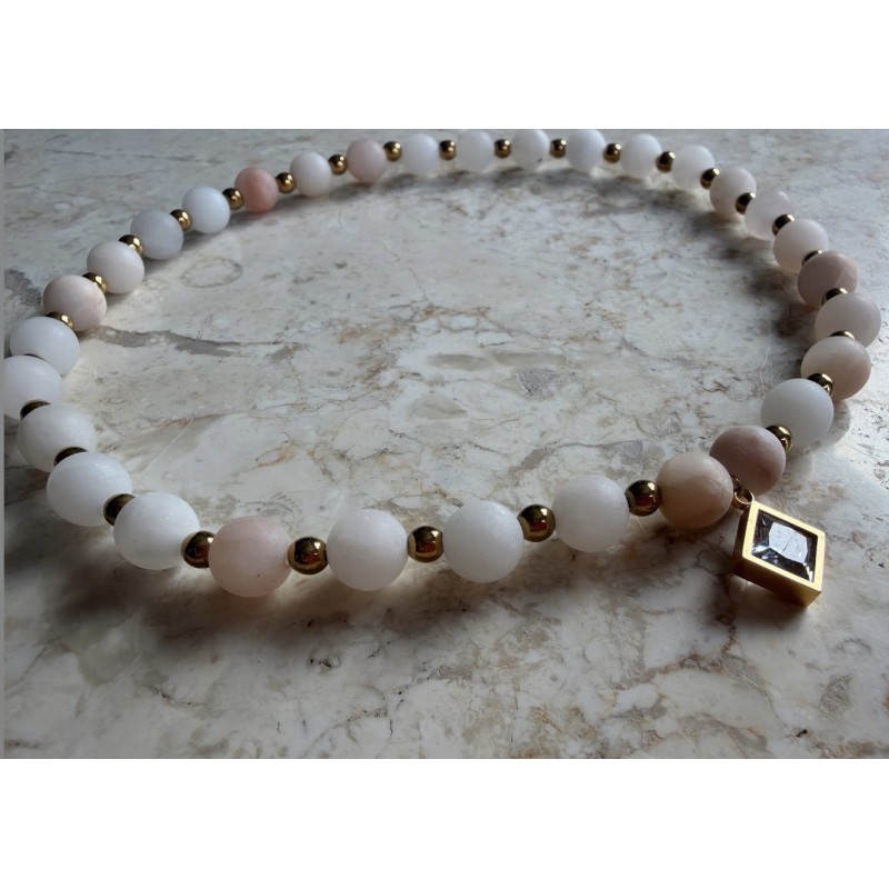 Choker pudrowo kremowy z cyrkonia romb