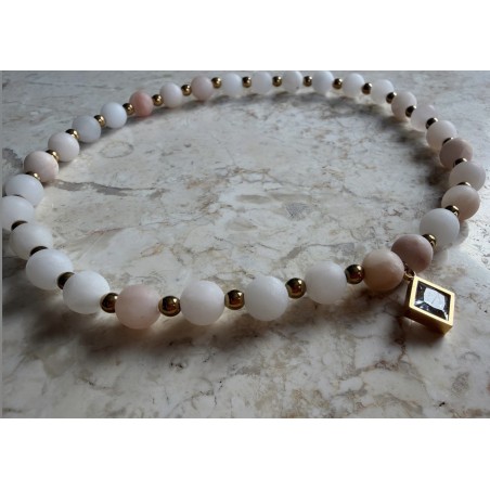 Choker pudrowo kremowy z cyrkonia romb