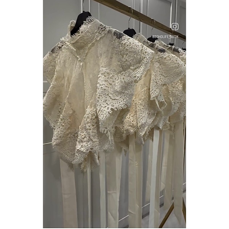 Koronkowa bluzka Savage  kremowa
